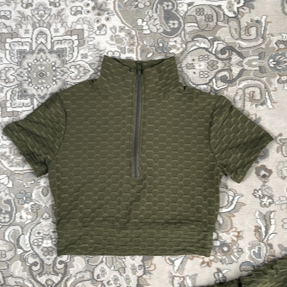 Gorgeous Textured Olive Green Workout Set OS/M - Picture 2 of 6